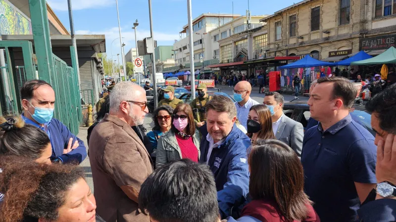 Recorriendo el Barrio con el Gobernador Regional.