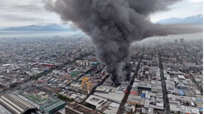 Gigantesco incendio en el Barrio Meiggs